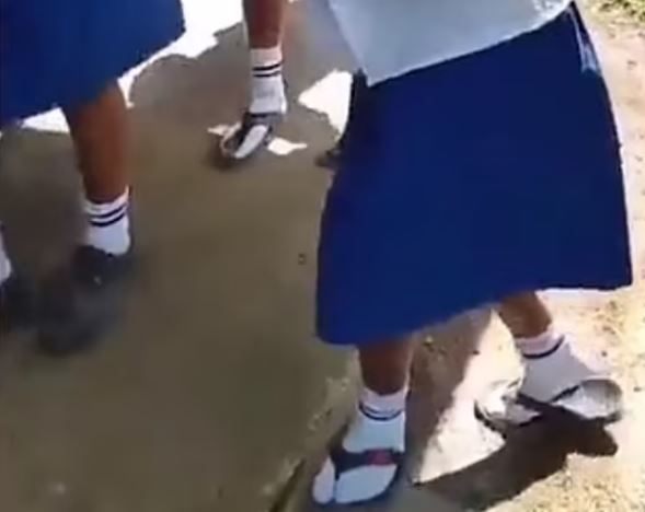 Η μυστηριώδης ασθένεια που έστειλε 95 μαθήτριες στο νοσοκομείο – «Προκαλεί παράλυση»