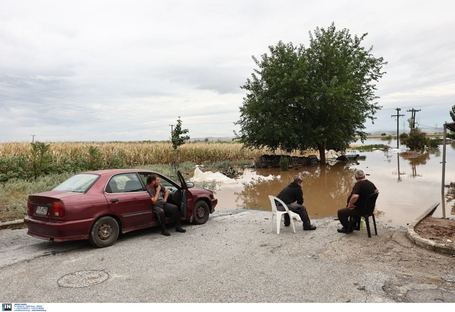 Λάρισα: Από το σπίτι σε σκηνή και έπειτα σε… κοντέινερ – Η Οδύσσεια για 157 πλημμυροπαθείς στη δομή Κουτσόχερου