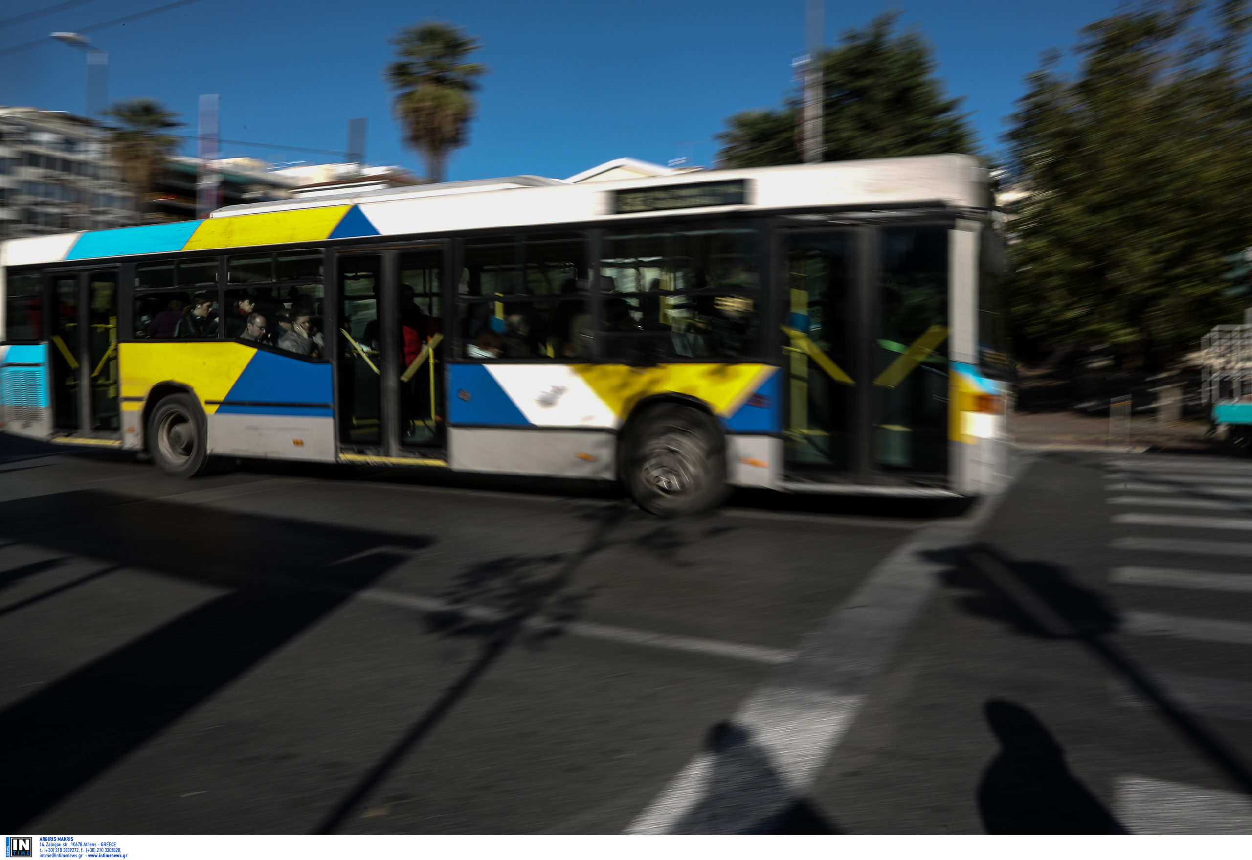 Άγιοι Ανάργυροι: Πέταξαν γλάστρα σε λεωφορείο με επιβάτες – «Τρομοκρατήθηκα και ενημέρωσα την αστυνομία» λέει ο οδηγός