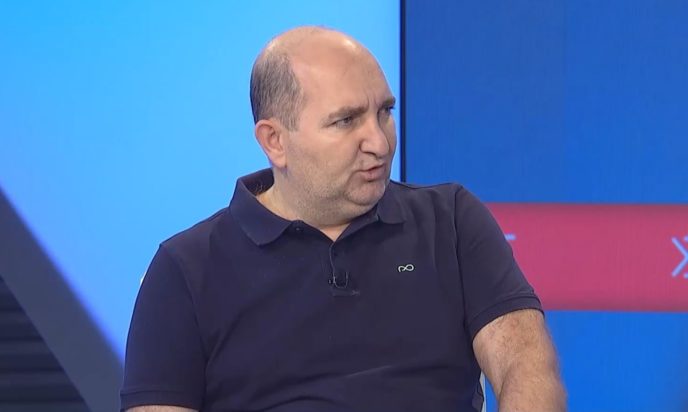 Ο αδελφός του Φρέντι Μπελέρη, Λεονάρδος