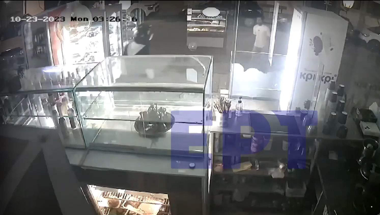 Δάφνη: Τρόμος για ιδιοκτήτη φούρνου – Ληστής τον τραυμάτισε με μαχαίρι και άρπαξε χρήματα – ΒΙΝΤΕΟ