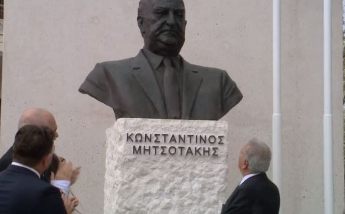 Αλβανία: Αποκαλυπτήρια της προτομής του Κωνσταντίνου Μητσοτάκη στη Δεβιτσάνη από τον πρωθυπουργό Έντι Ράμα