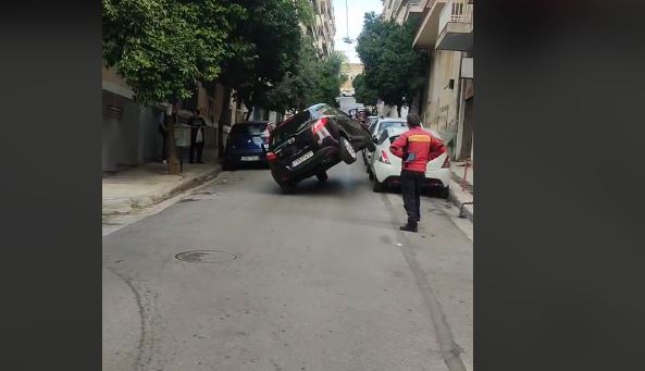 Viral βίντεο στο TikTok με παρκάρισμα… 2 Fast 2 Furious – Κασκαντέρ οδηγός άφησε το αυτοκίνητό του επάνω σε άλλο ΙΧ