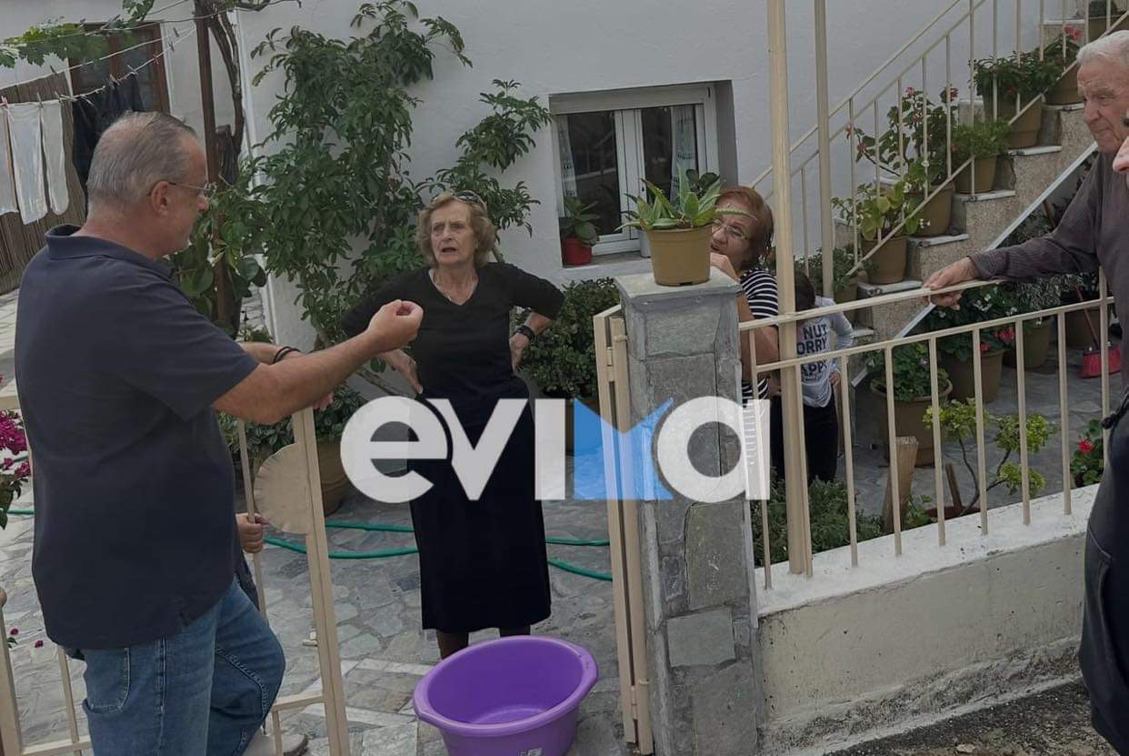 Βόρεια Εύβοια: Συγκλονίζει η κυρία Παναγιώτα που έγινε εξώφυλλο στο «Time» – To 2021 κάηκε το σπίτι της και τώρα βούλιαξε στη λάσπη