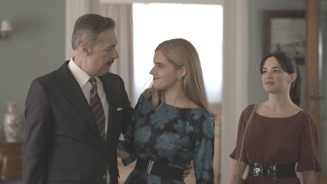 Ο Παράδεισος των κυριών: Ο Αποστόλης βρίσκεται έξω από το σπίτι της Όλγας με επικίνδυνες διαθέσεις