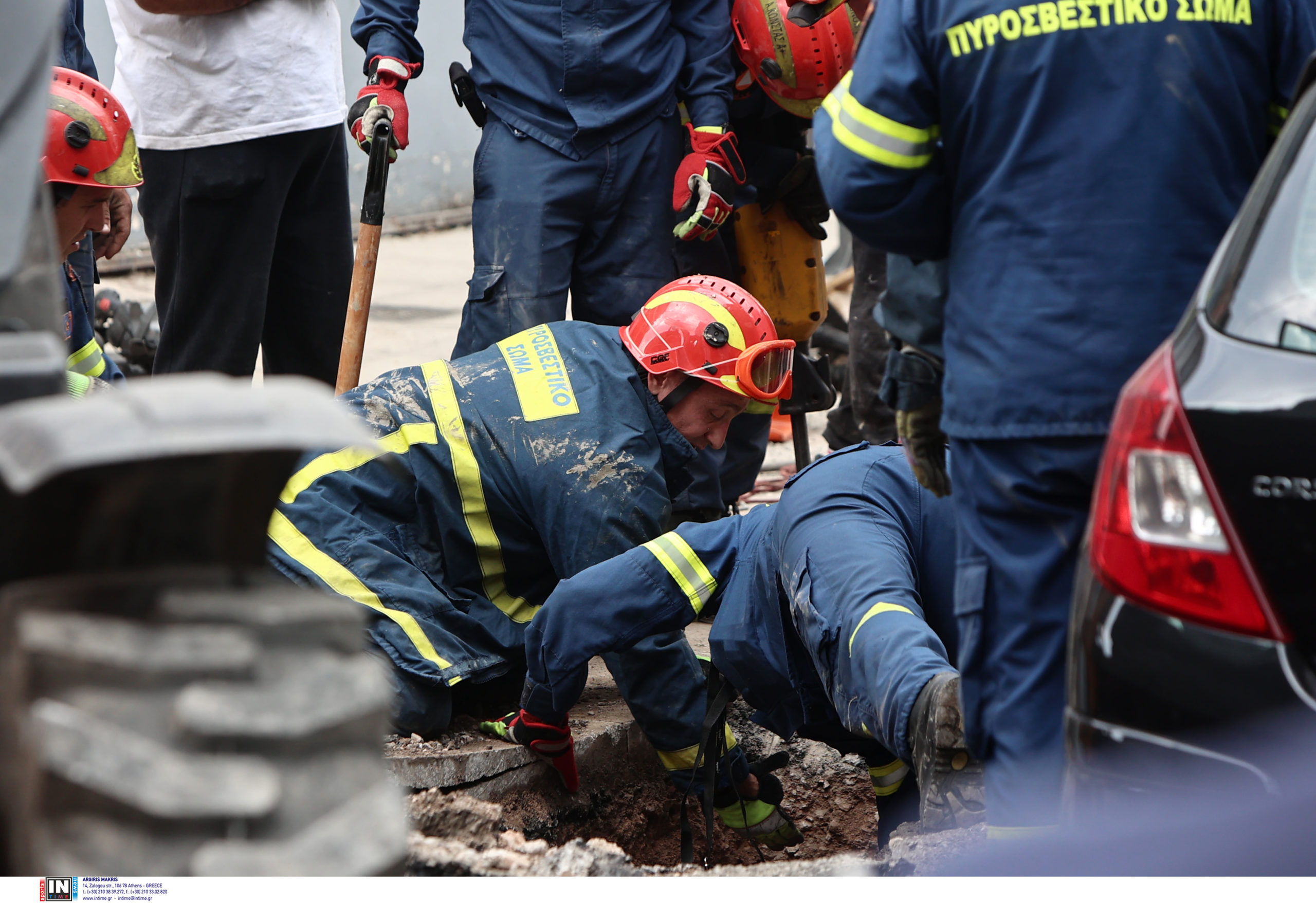 Τραγωδία στον Πειραιά: Θρήνος για τον 27χρονο εργάτη που ανασύρθηκε νεκρός από φρεάτιο – Ήταν πατέρας δύο παιδιών