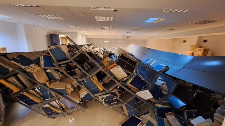 Κατέρρευσαν μεταλλικά ράφια και καταπλάκωσαν δικαστικό υπάλληλο στο Εφετείο