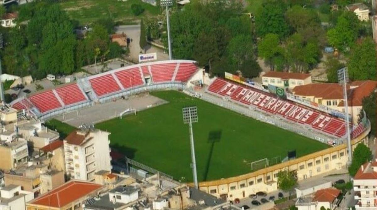 «Λουκέτο» στο γήπεδο των Σερρών: Προστατευτικά κιγκλιδώματα στην αυλή του σχολείου – «Ανησυχούμε» λένε οι γονείς στο enikos.gr