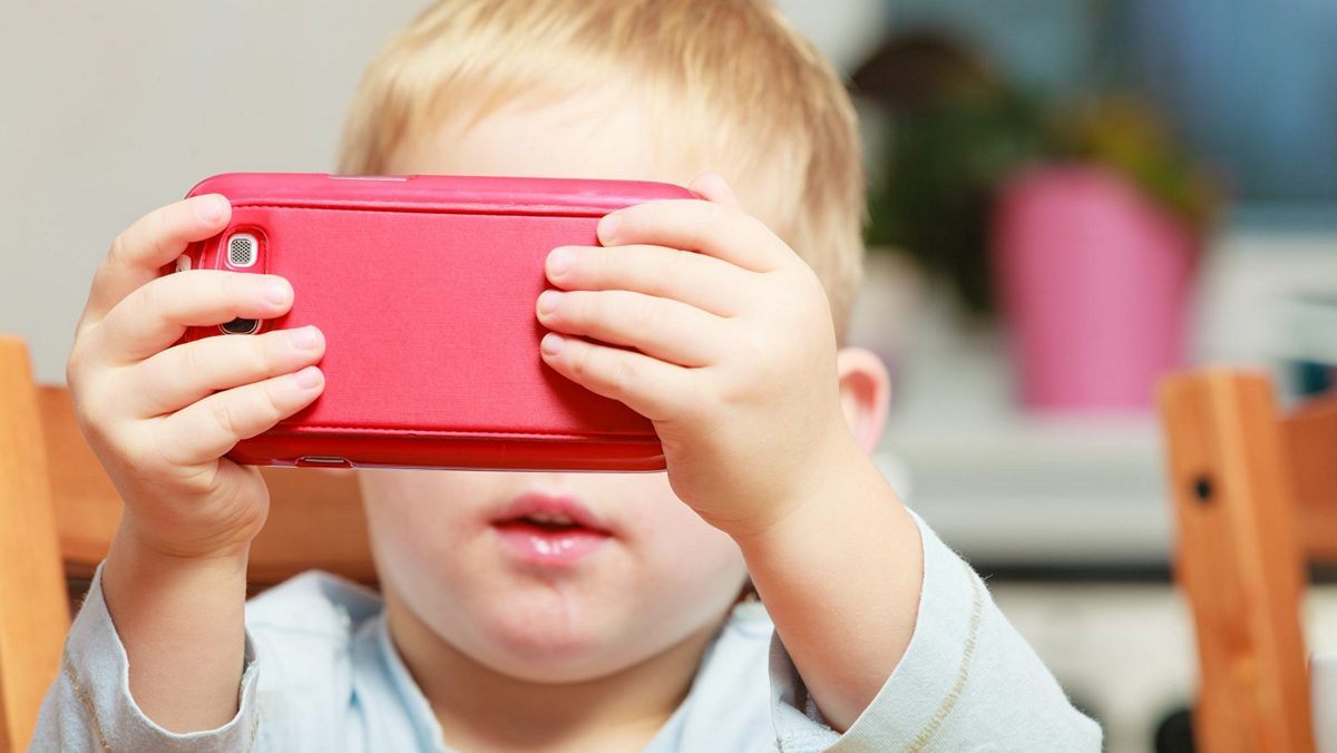 Διαδίκτυο: Πώς να ελέγξετε τις ηλεκτρονικές συσκευές των παιδιών σας