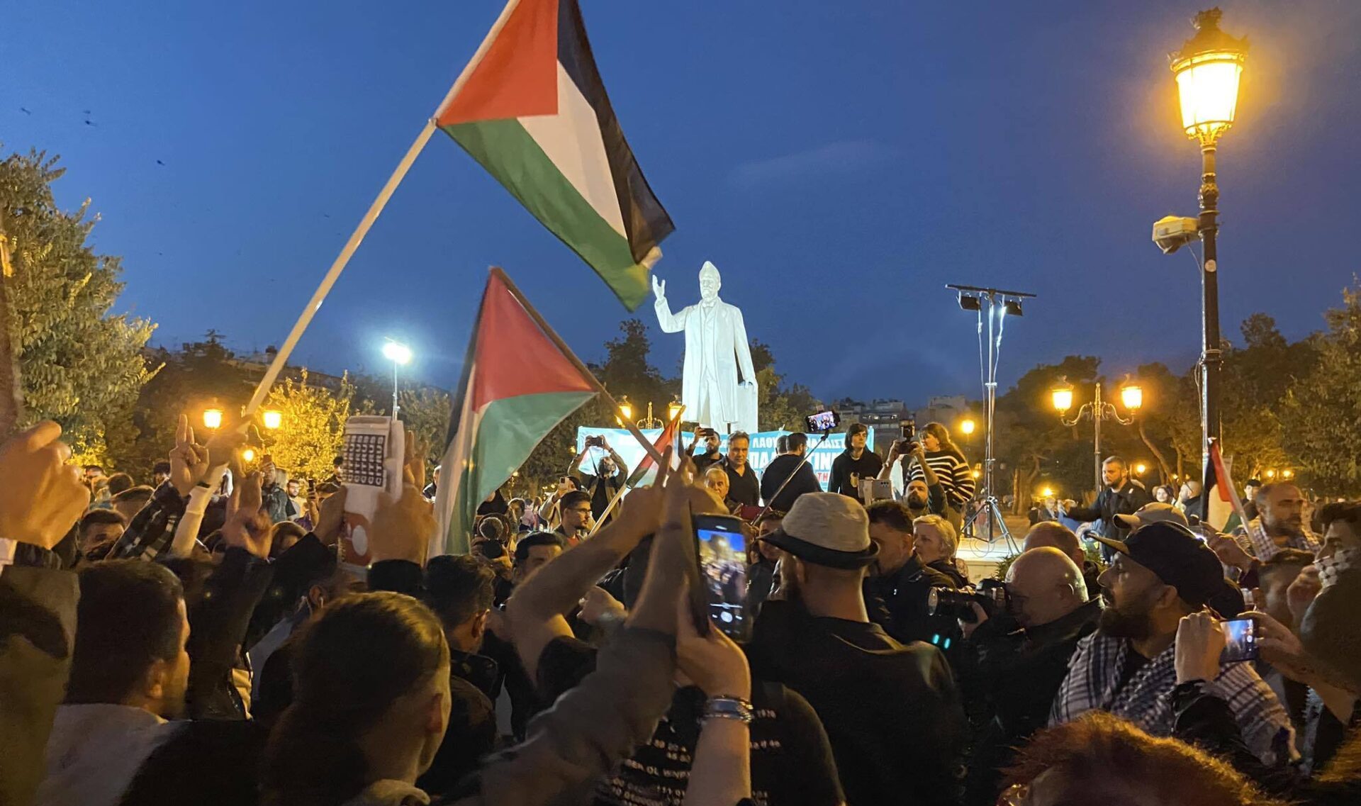 Θεσσαλονίκη: Συγκέντρωση αλληλεγγύης στον λαό της Παλαιστίνης – Καίνε σημαίες των ΗΠΑ και του Ισραήλ – ΦΩΤΟ & ΒΙΝΤΕΟ