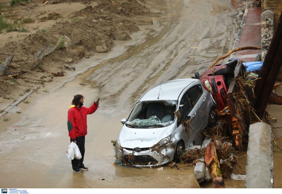 Βόλος: Απατεώνες εξαπατούν πλημμυροπαθείς – Υπόσχονται επισκευή αυτοκινήτων, παίρνουν προκαταβολή και εξαφανίζονται