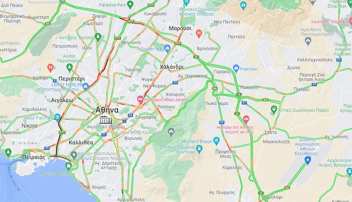 Τροχαίο με 3 αυτοκίνητα στην παραλιακή