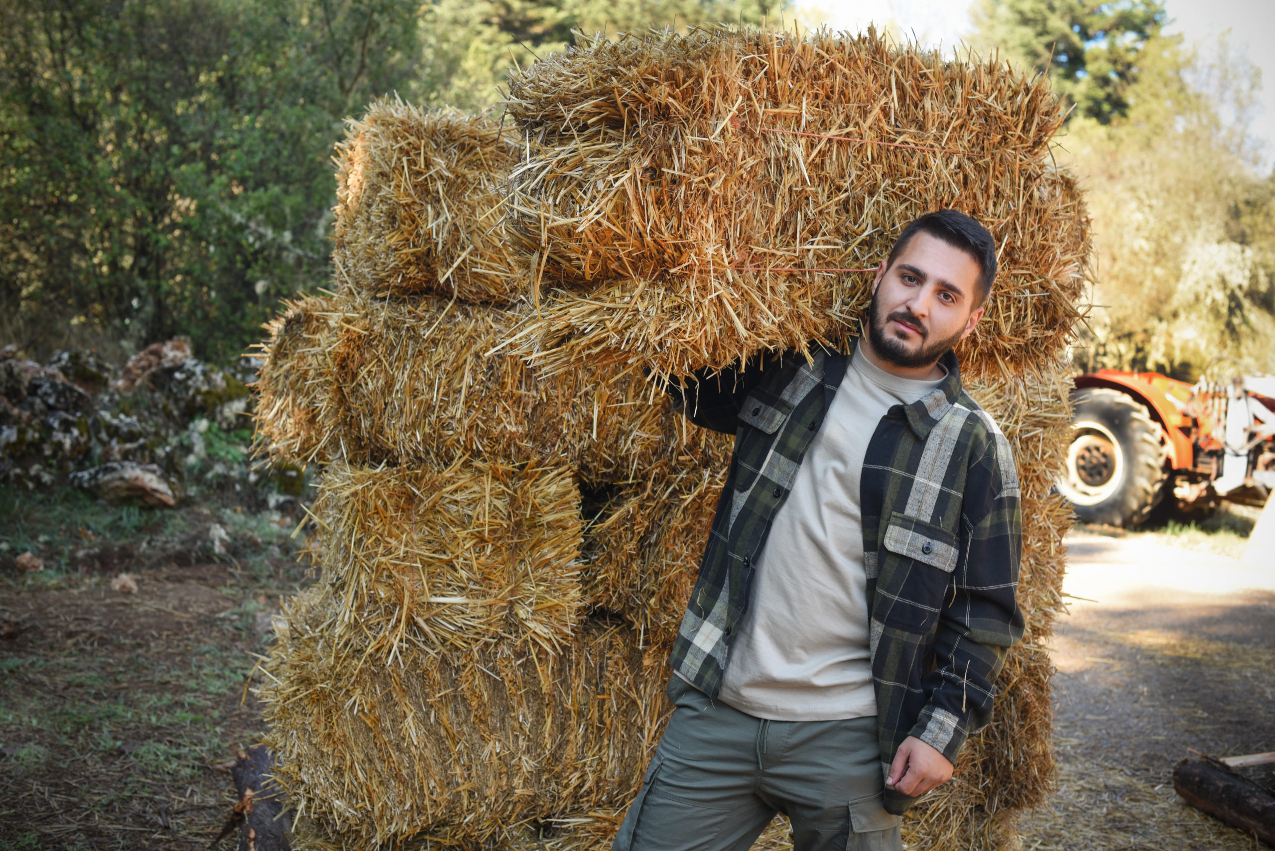 Η Φάρμα: Ο επιστάτης, Μάνθος Πισιμίσης, επισκέπτεται τις δύο ομάδες και τους αναθέτει την πρώτη τους αποστολή – BINTEO