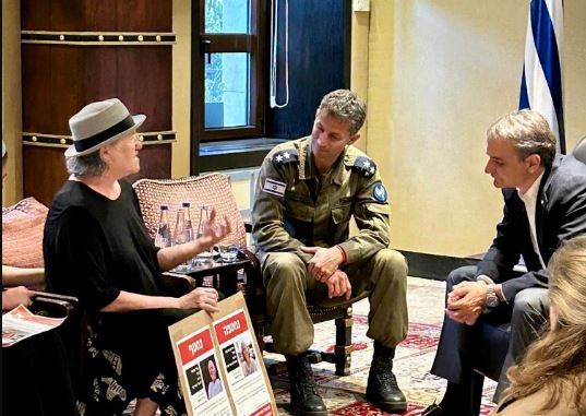 Ισραήλ: Ο Μητσοτάκης συνάντησε συγγενείς ομήρων που απήχθησαν από την Χαμάς – ΦΩΤΟ