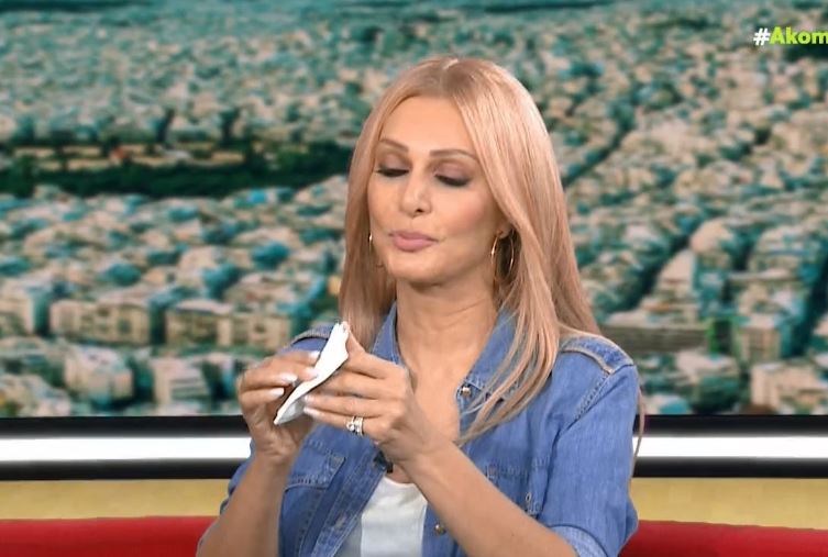 «Λύγισε» στον αέρα η Νατάσα Θεοδωρίδου: «Κάθε φορά που μιλάω για την οικογένειά μου συγκινούμαι»