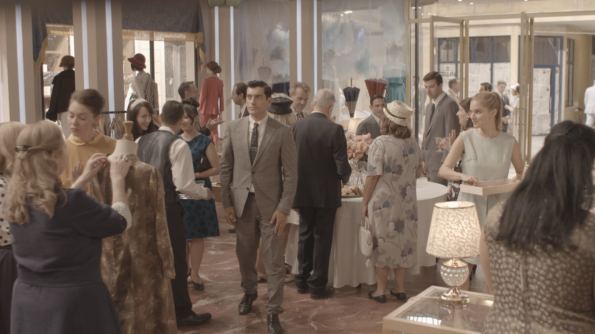 Ο Παράδεισος των κυριών: Ο Σωτήρης ενημερώνεται ότι ο Αποστόλης ζει