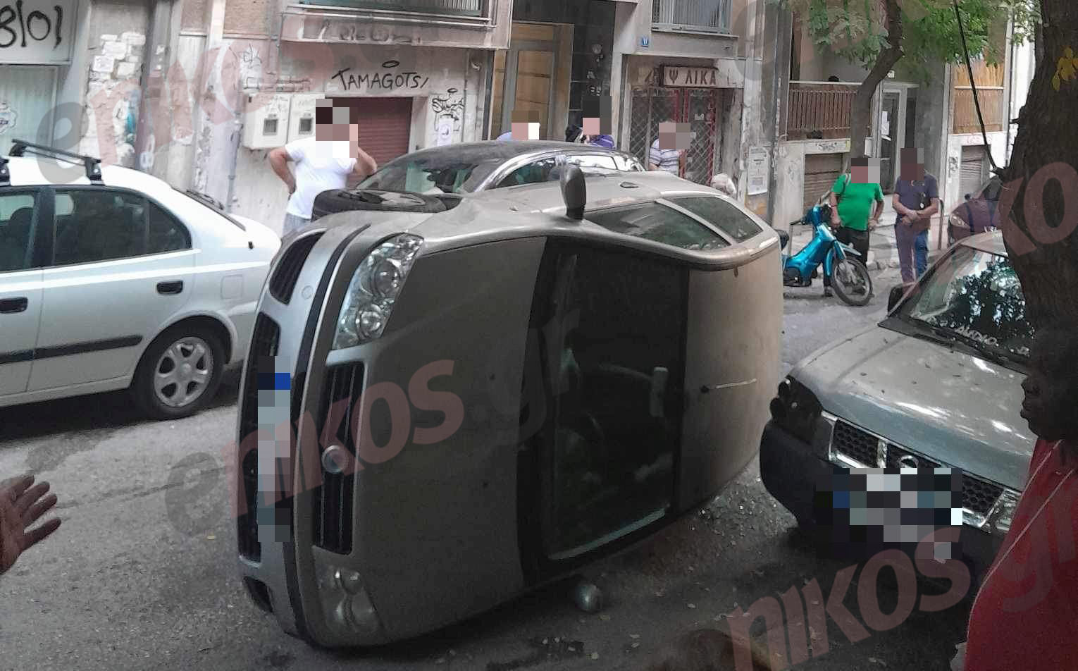 Πατήσια: Αυτοκίνητο αναποδογύρισε στη μέση του δρόμου – ΦΩΤΟ αναγνώστη