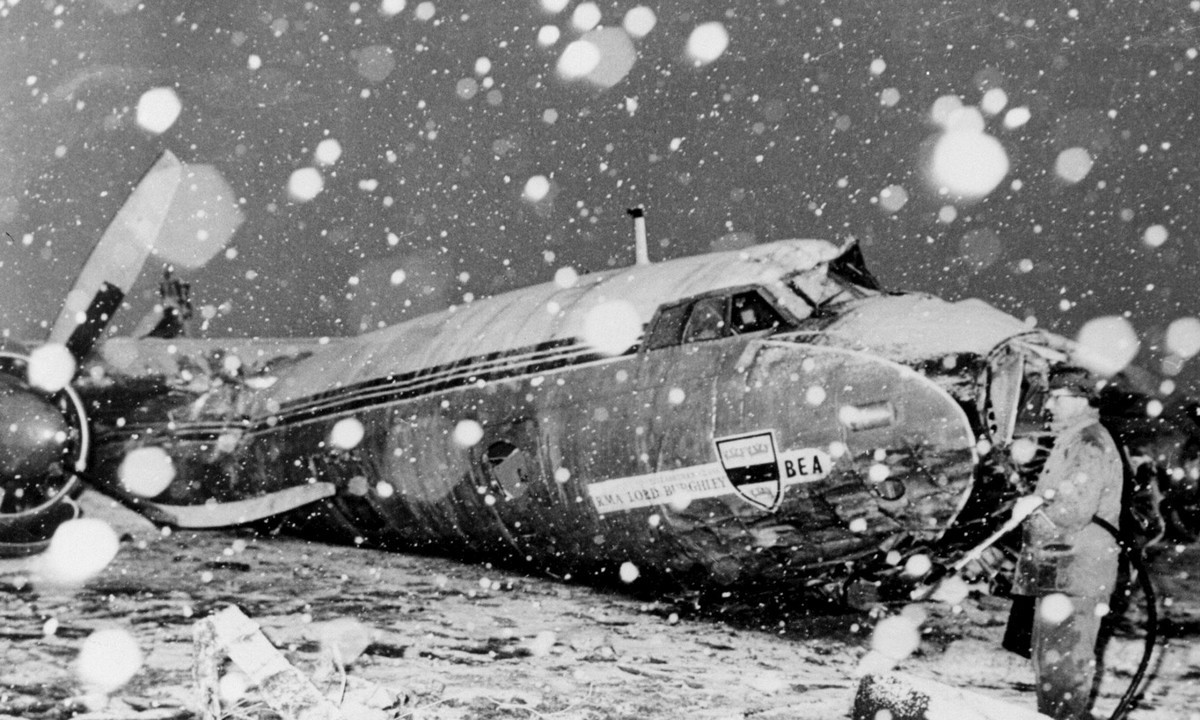 Μπόμπι Τσάρλτον: Πώς γλίτωσε στην αεροπορική τραγωδία του Μονάχου και οδήγησε ξανά την Μάντσεστερ Γιουνάιτεντ στην κορυφή