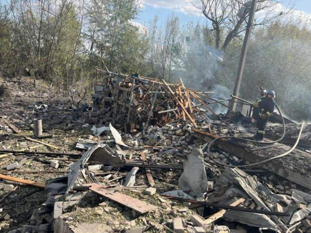 Ζελένσκι: 49 νεκροί από ρωσική επίθεση σε χωριό κοντά στο Χάρκοβο