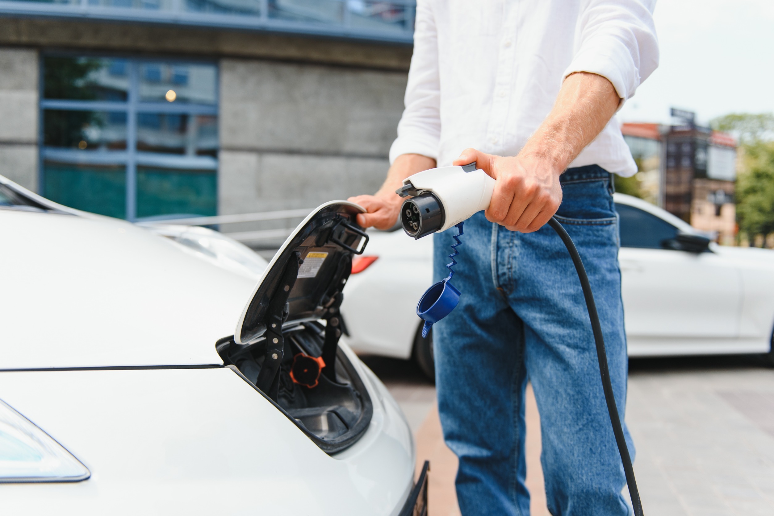 «Ηλεκτροσόκ» στην αγορά των ηλεκτρικών αυτοκινήτων