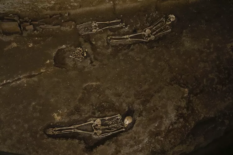 Αρχαία νεκρόπολη κάτω από το Βατικανό – Σκοτεινά μυστικά και αποκαλυπτικές επιγραφές