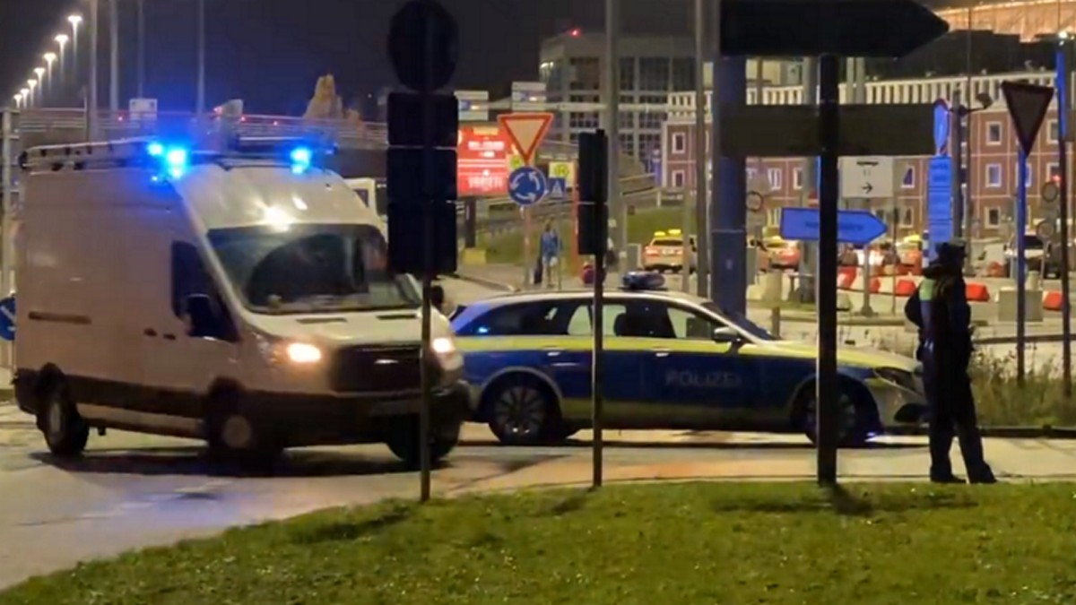 Θρίλερ στο αεροδρόμιο του Αμβούργου – Ένοπλος κρατά την κόρη του όμηρο