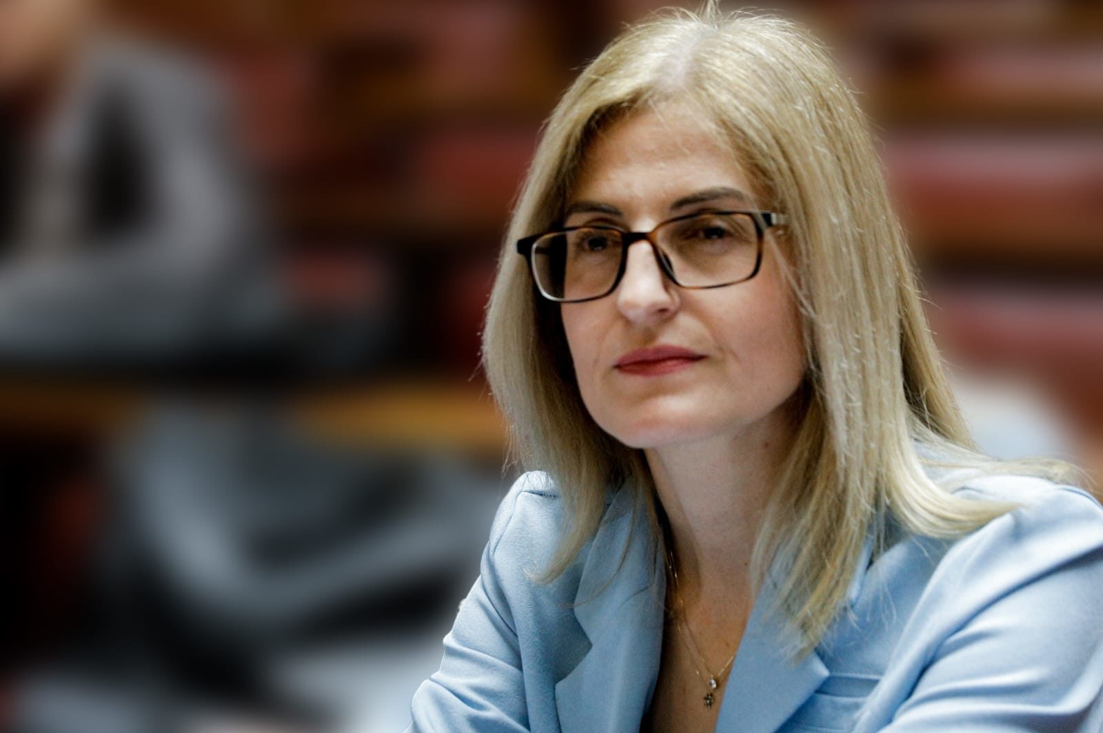 Αυγέρη: Οξύμωρο ο πρωθυπουργός να υποκλίνεται με αυτοεξευτελισμό στην ακροδεξιά του κόμματός του