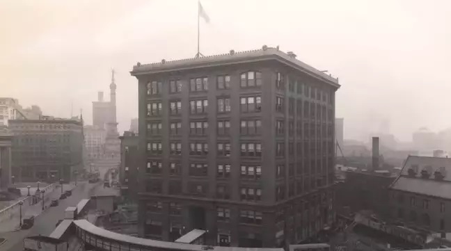 Kτίριο 11.000 τόνων έκανε στροφή 90 μοιρών ενώ οι 600 εργαζόμενοι συνέχισαν να εργάζονται