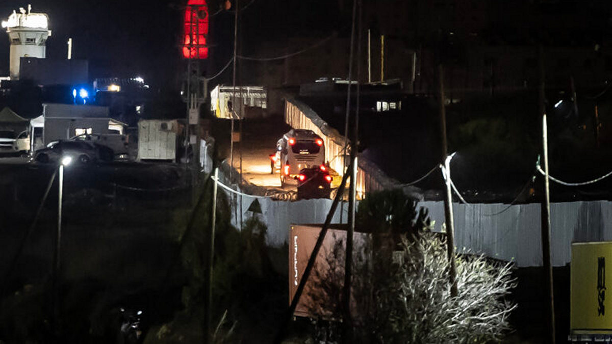 Το Ισραήλ αποφυλάκισε άλλους 30 Παλαιστίνιους – Προηγήθηκαν επεισόδια έξω από τη φυλακή – ΒΙΝΤΕΟ