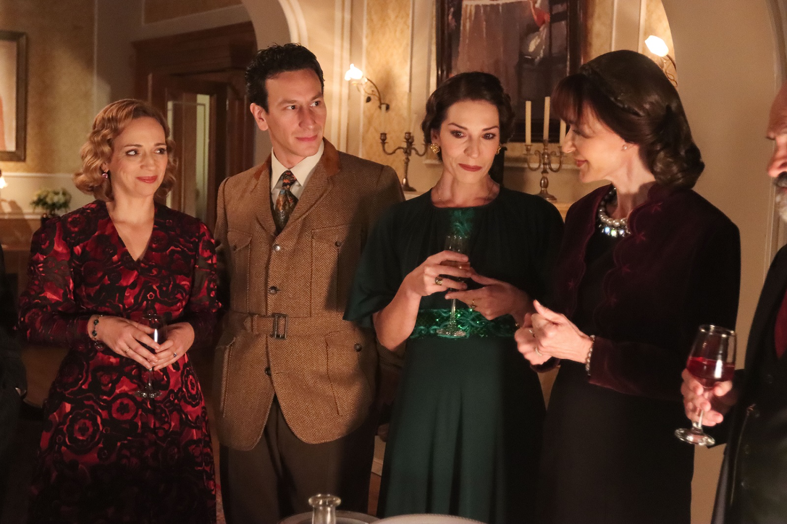 Οι Πανθέοι: Η Χρυσοστόμη προσπαθεί να διαφυλάξει τα οικογενειακά μυστικά