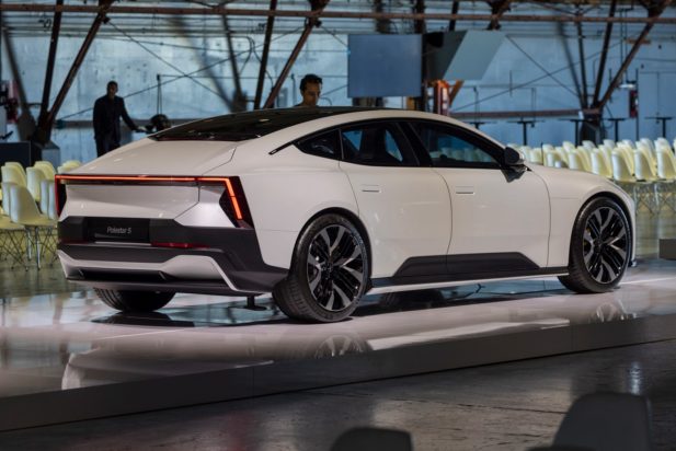 Polestar 5 - ηλεκτρικά αυτοκίνητα: Σε 5΄ ρεύμα για 160 χλμ!