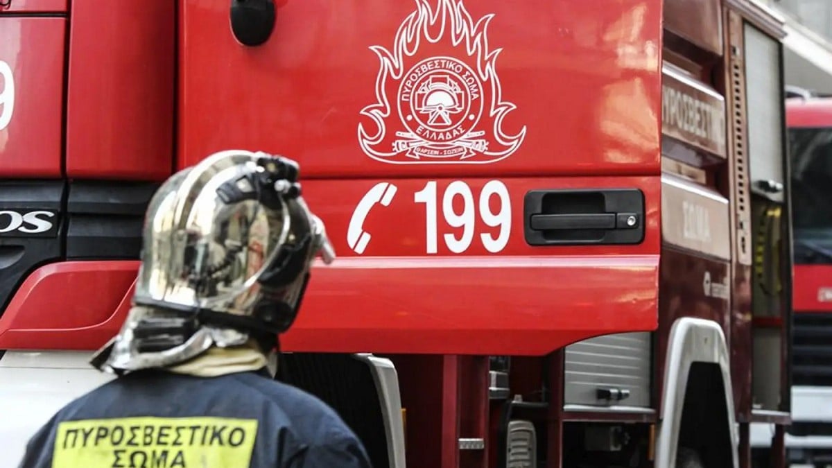 Φωτιά σε δώμα πολυκατοικίας στην Αθήνα: Γυναίκα εντοπίσθηκε χωρίς τις αισθήσεις της