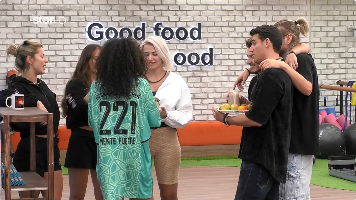 Μαρία Σολωμού: «Έσκασε» με μπλούζα… Mente Fuerte στην ακαδημία του Fame Story – ΒΙΝΤΕΟ