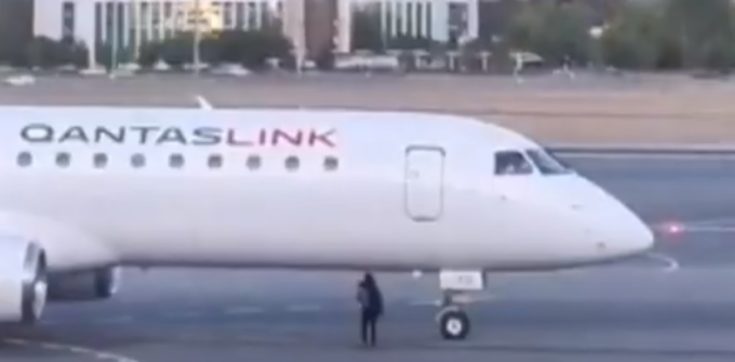 αεροπλάνο γυναίκα εισέβαλε πίστα αεροδρομίου Αυστραλία