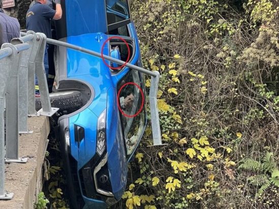 Αμάξι κρέμεται από γεφύρι δημητσάνα