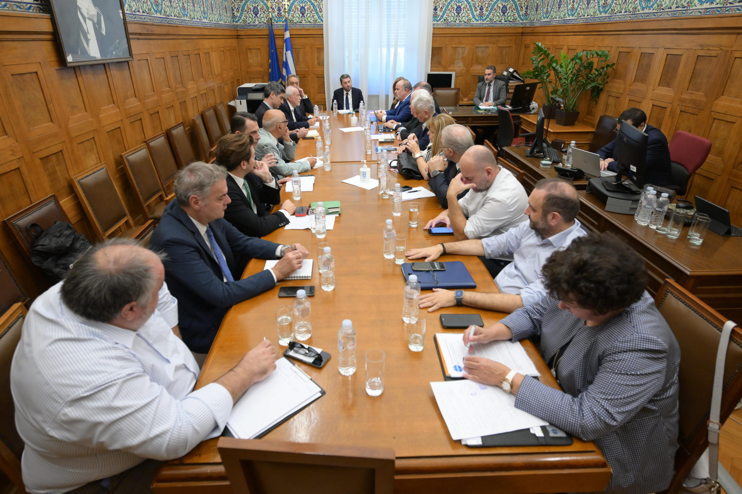 Ανδρουλάκης: «Ο οριζόντιος φόρος της κυβέρνησης είναι “χάδι” για τους μεγάλους φοροφυγάδες και βάρος για τους αδύναμους ελεύθερους επαγγελματίες»