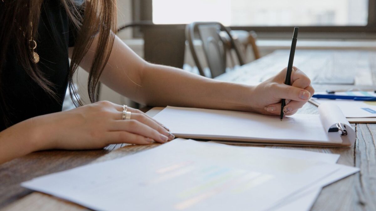 Για ποιον καρκίνο έχουν αυξημένο κίνδυνο οι αριστερόχειρες – Τι υποστηρίζουν έρευνες και ειδικοί