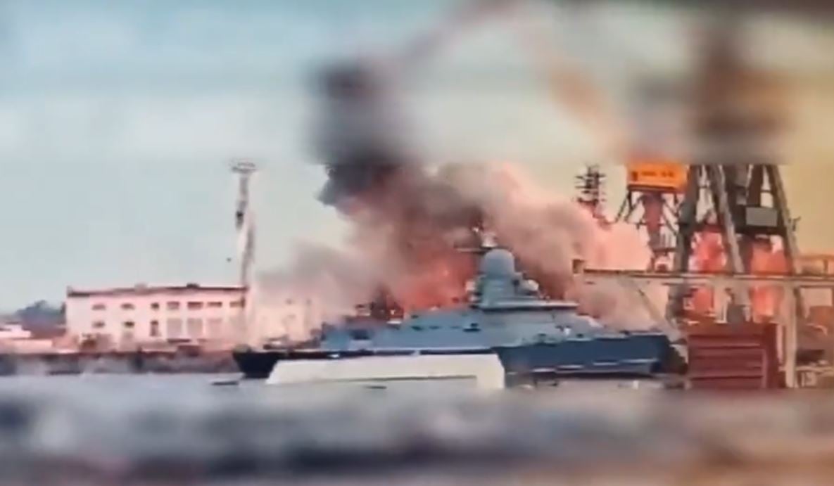 Ζελένσκι: Συγχαίρει τις ένοπλες δυνάμεις για την «καταστροφή» ρωσικού πολεμικού πλοίου στην Κριμαία – ΒΙΝΤΕΟ