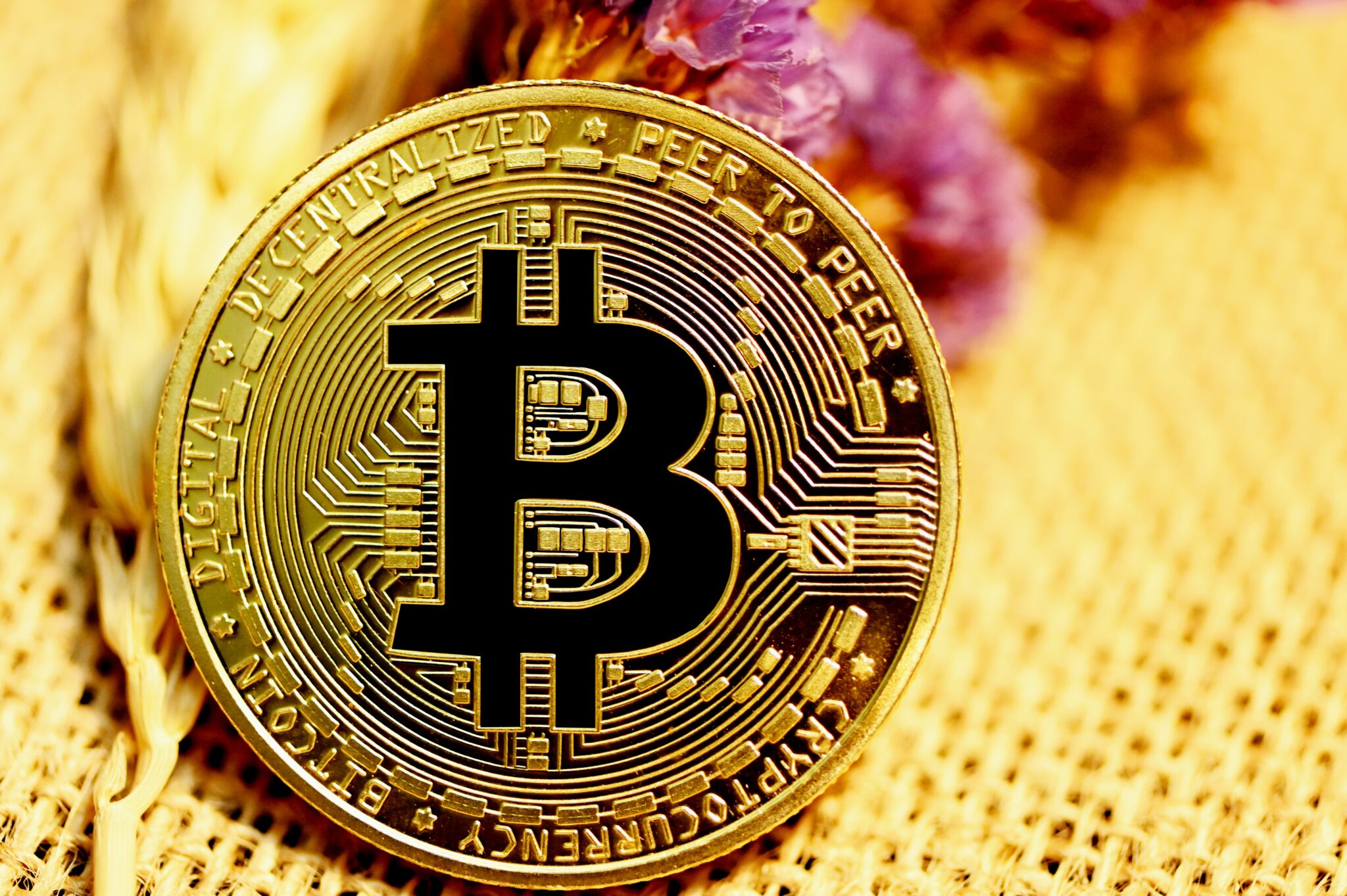 Κρυπτονομίσματα: Το Bitcoin σπάει για 1η φορά το φράγμα των 105.000 δολαρίων