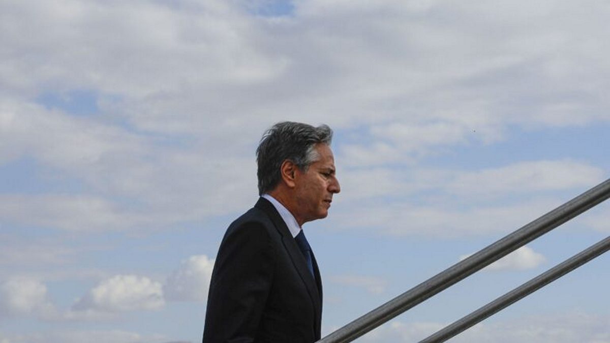 Άντονι Μπλίνκεν: Έφτασε στο Τελ Αβίβ – Θα πιέσει ώστε να παραταθεί η ανακωχή με τη Χαμάς