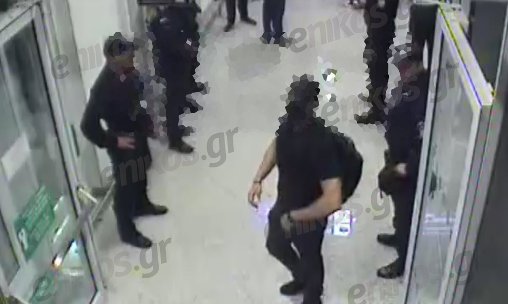 «Ελευθέριος Βενιζέλος»: Καρέ καρέ η σύλληψη των 21 Ιταλών ακροδεξιών – ΒΙΝΤΕΟ ντοκουμέντο