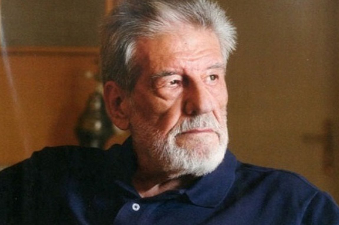 Γιάννης Βόγλης: Ποζάρει σε ηλικία 3 ετών με τον πατέρα του λίγο πριν εκείνος φύγει για τον πόλεμο – Σπάνια φωτογραφία