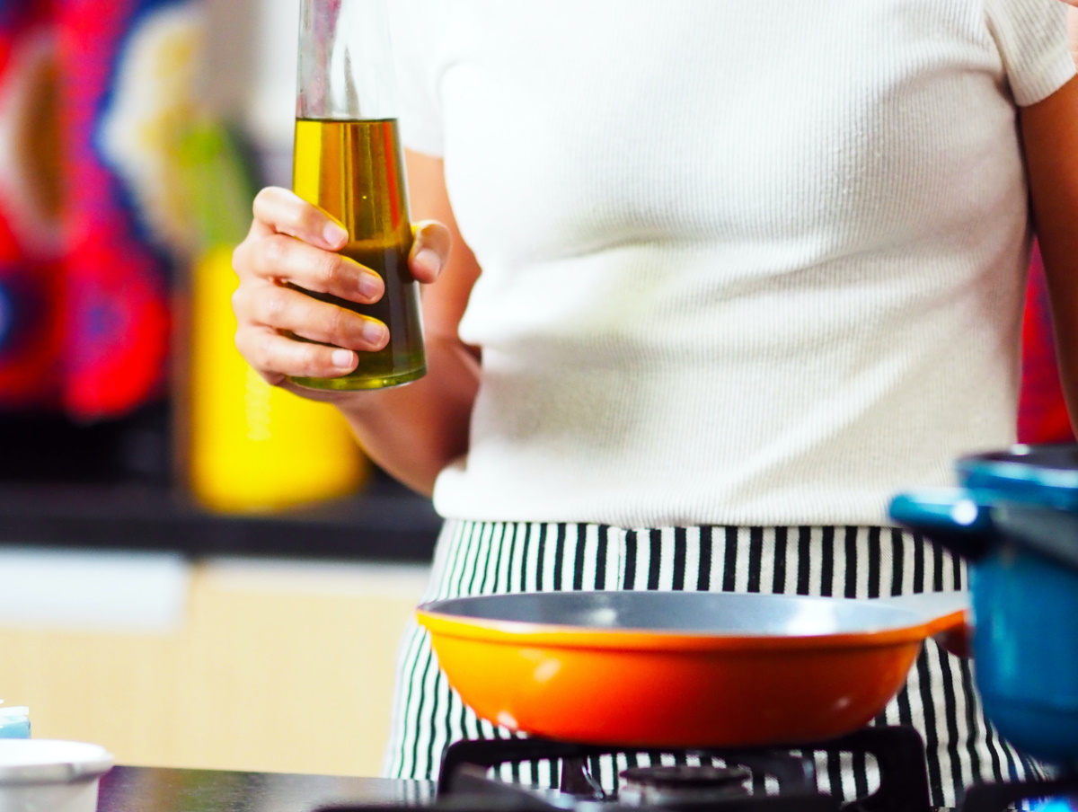 Πώς να χρησιμοποιήσετε ξανά το λάδι τηγανίσματος με τον πιο γρήγορο και εύκολο τρόπο