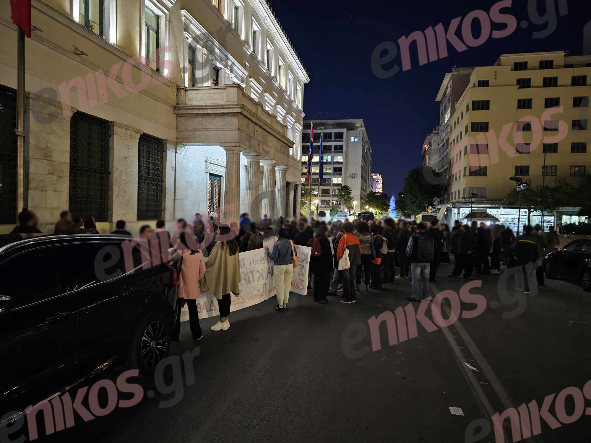 Αθήνα: Διαμαρτυρία γονέων για τις κτιριακές υποδομές των σχολείων – Zητούν να παρέμβουν στο δημοτικό συμβούλιο – ΒΙΝΤΕΟ