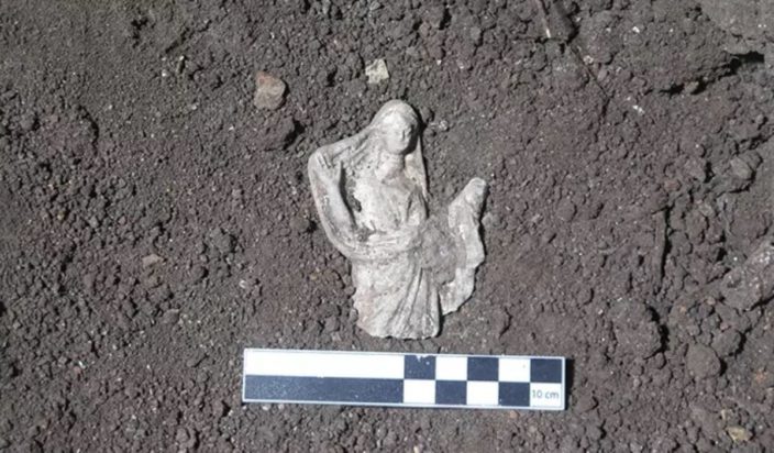 αγαλματίδιο θεά Δήμητρα