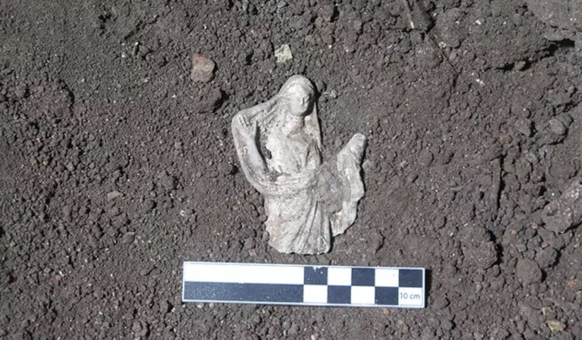 αγαλματίδιο θεά Δήμητρα