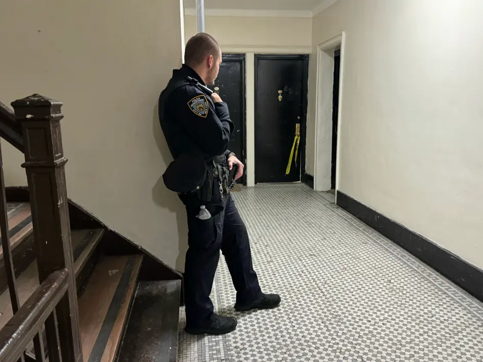 Γυναίκα βρέθηκε νεκρή μέσα σε κουτί – Θρίλερ με την σύλληψη του γιου της