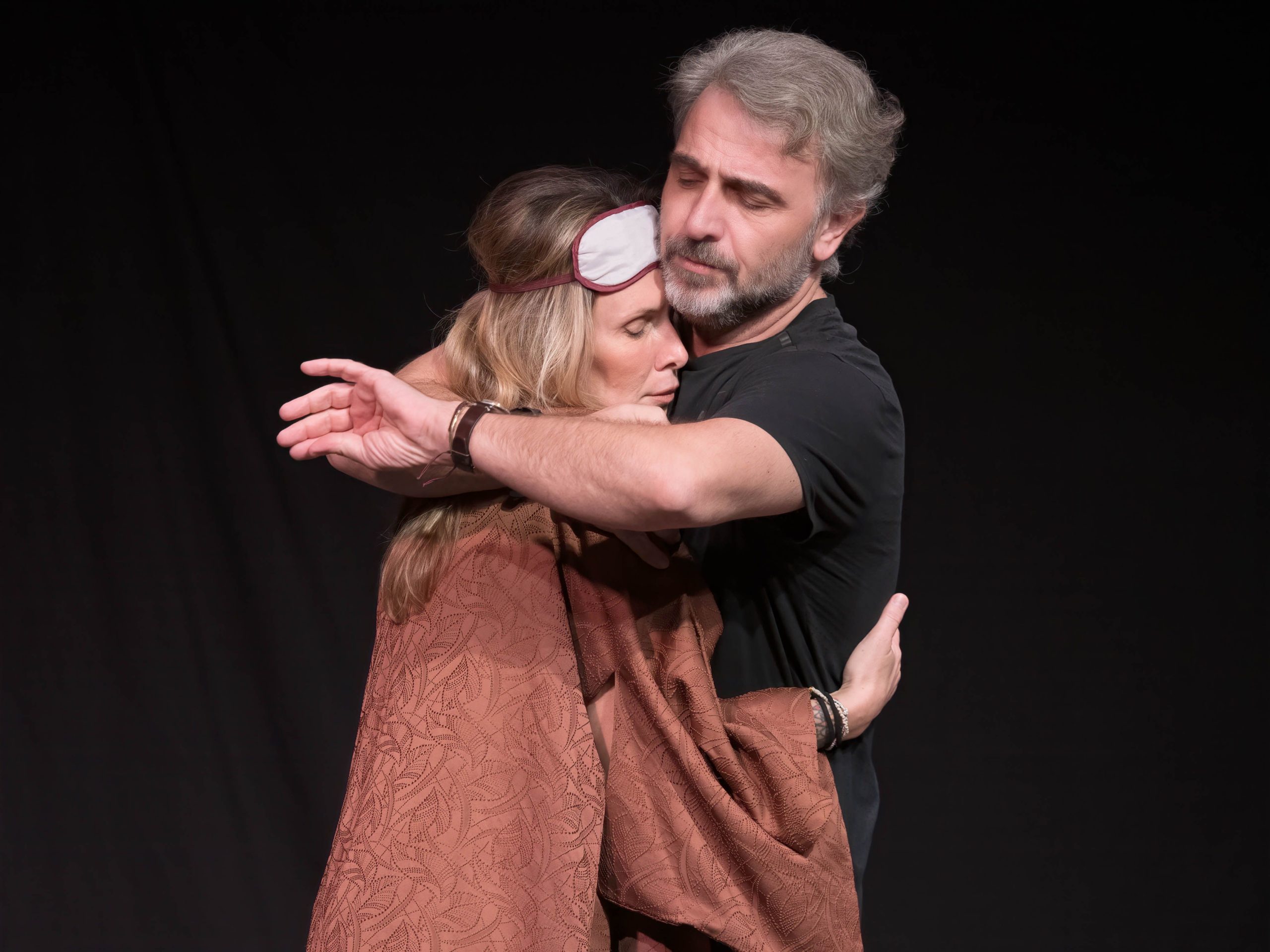 Φάνης Μουρατίδης και Εβελίνα Παπούλια φέρνουν τα «εγώ» τους στο θέατρο Αλάμπρα: Οι πρώτες φωτογραφίες από τις πρόβες