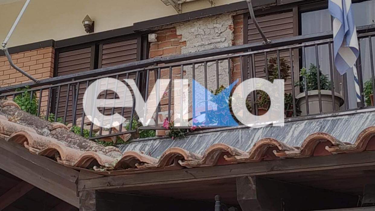 Σεισμός στην Εύβοια: «Βγήκαμε απευθείας έξω» – ΒΙΝΤΕΟ από την πτώση σοβάδων σε σπίτι