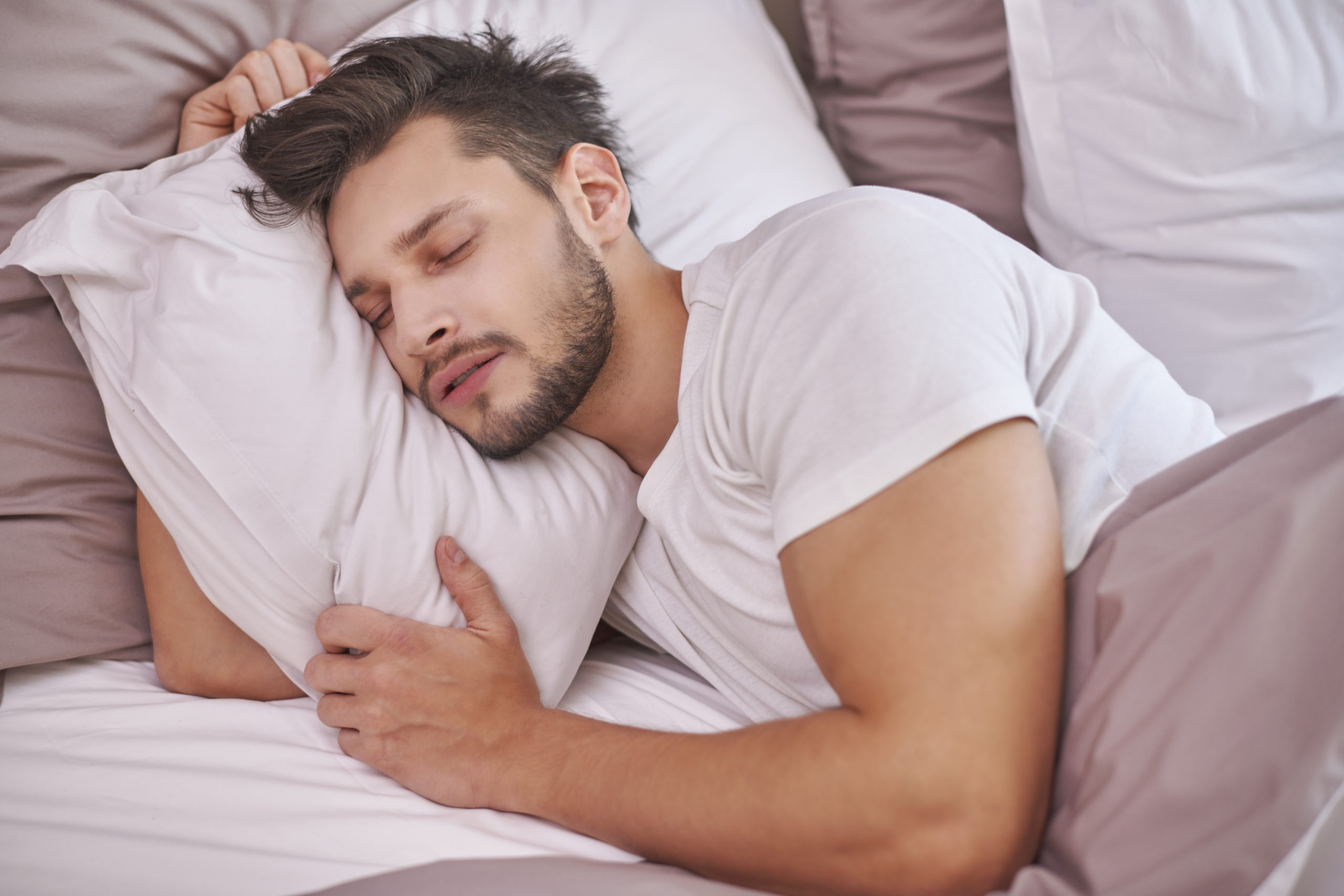 8 τρόποι για να κάψετε λίπος ενώ κοιμάστε